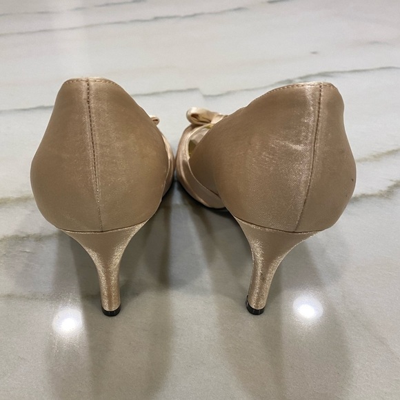 Nina Heels Size 37 US 6.5 Gold Champagne Satin Peep Toe Pleated Bow - Picture 5 of 14